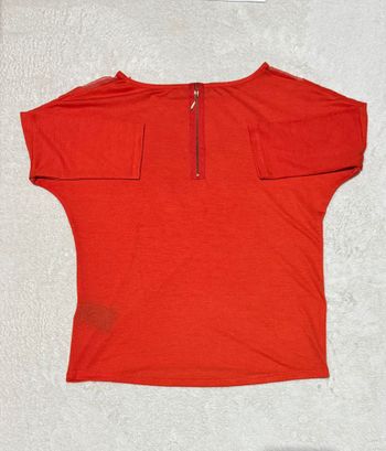 Magnifique Haut Corail BRÉAL – Détails Dentelle & Zip