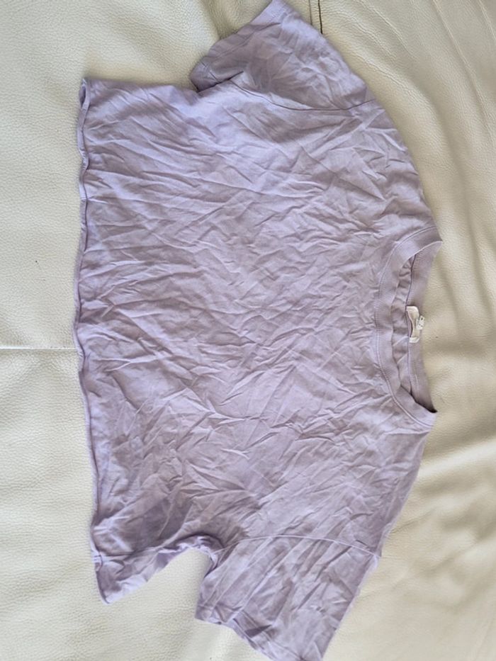 Très beau t shirt mauve.