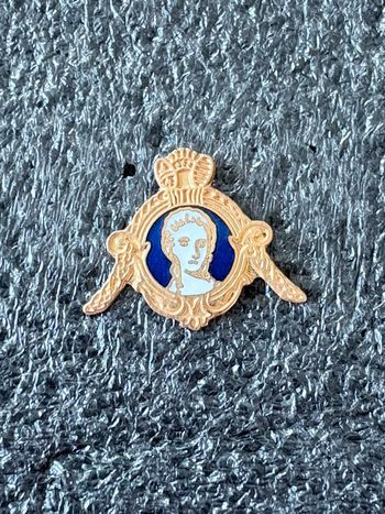 Pin’s comtesse  du Barry