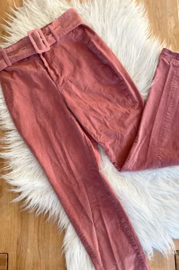 Joli pantalon en velours rose