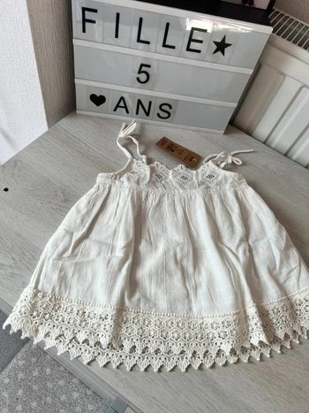 Joli débardeur dentelle TAO 5 ans neuf