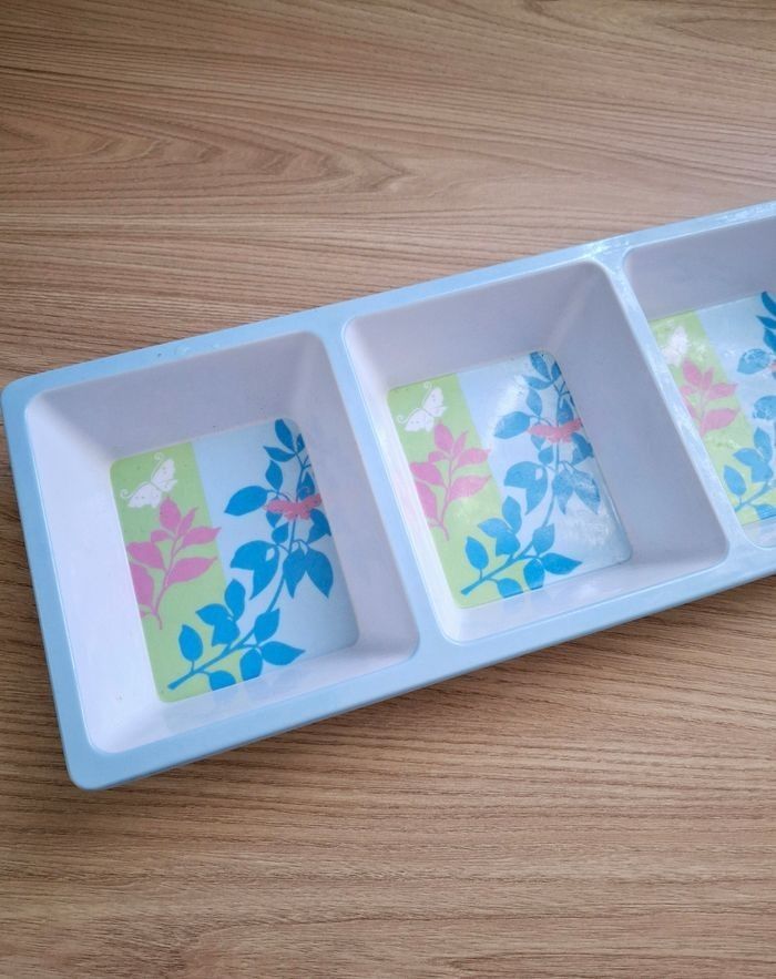 Plat apéritif 3 compartiments bleu/rose/blanc/vert floral/papillon - photo numéro 2