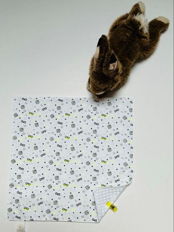 Serviette de cantine 30X30 bébé  motif lunettes 