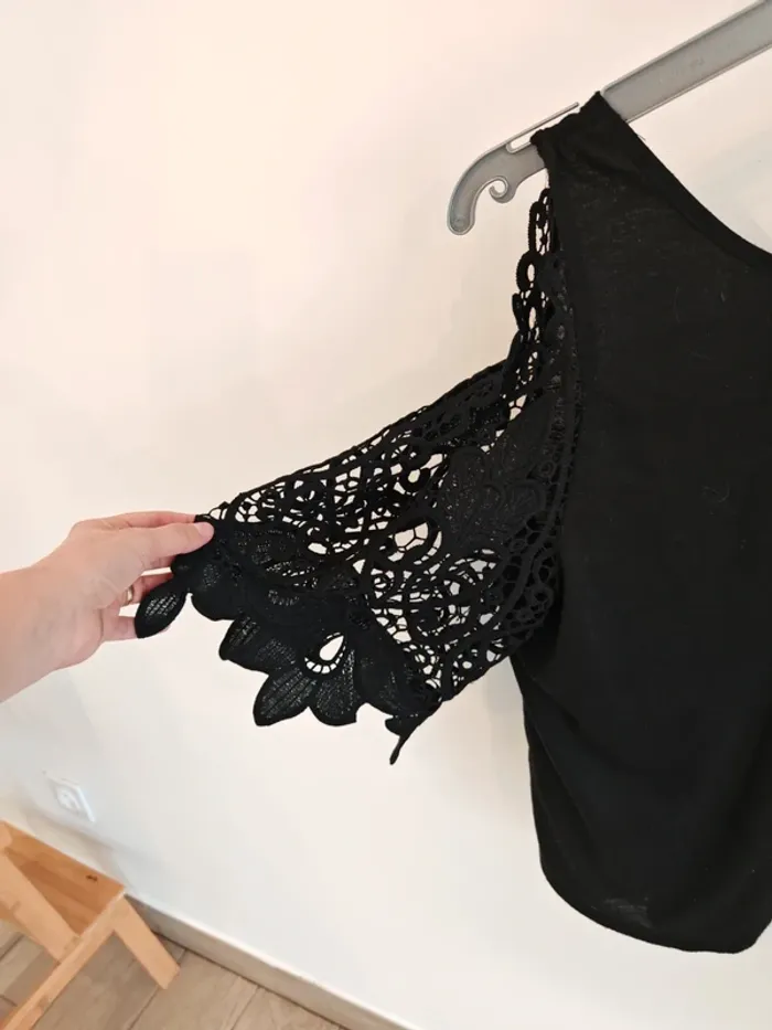 T-shirt noir avec manches dentelle Shein - photo numéro 2
