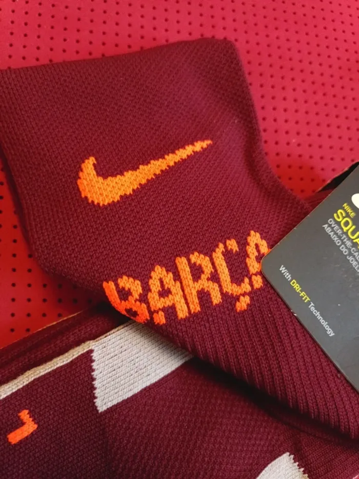 Chaussettes de foot FC Barcelone, Nike Authentique Officiel taille 38/42, Neuf - photo numéro 3