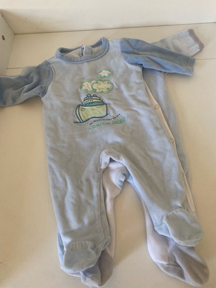 Lot 3 mois garcon - photo numéro 3