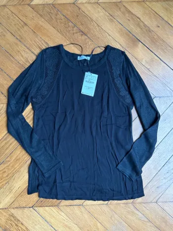 Neuf! Très jolie haut avec un peu de dentelle, Taille S, Zara