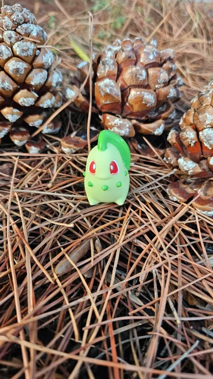 Super figurine Pokemon Nintendo finger puppet Germignon