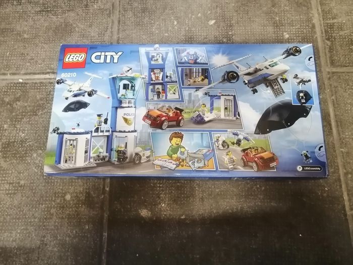 Lego City 60210 La base aérienne de la police
[NEUF] - photo numéro 2