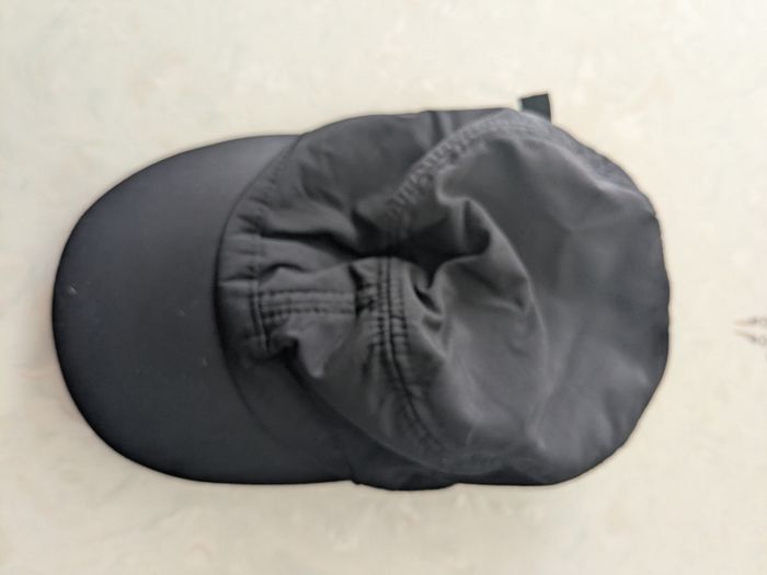 Belle casquette noire pour femme. Taille unique - photo numéro 6