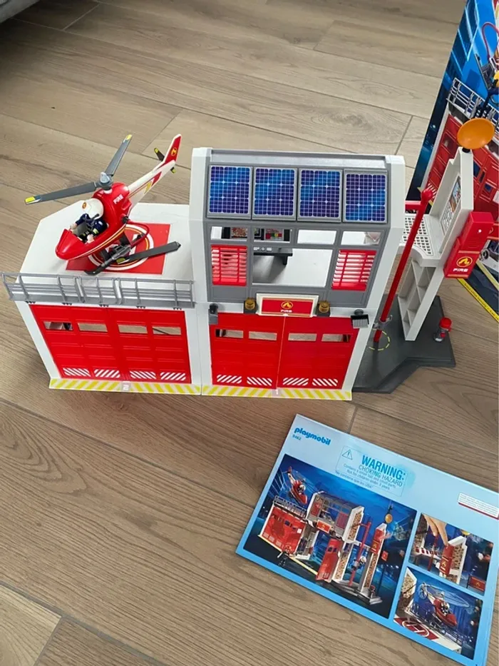 Playmobil grande caserne des pompiers - photo numéro 2