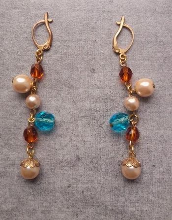 Boucles d'oreilles métal doré et perles