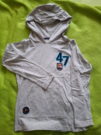 T-shirt capuche manches longues gris clair 