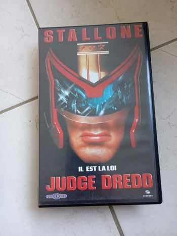 Cassette VHS Judge Dreed il est la loi avec Stallone