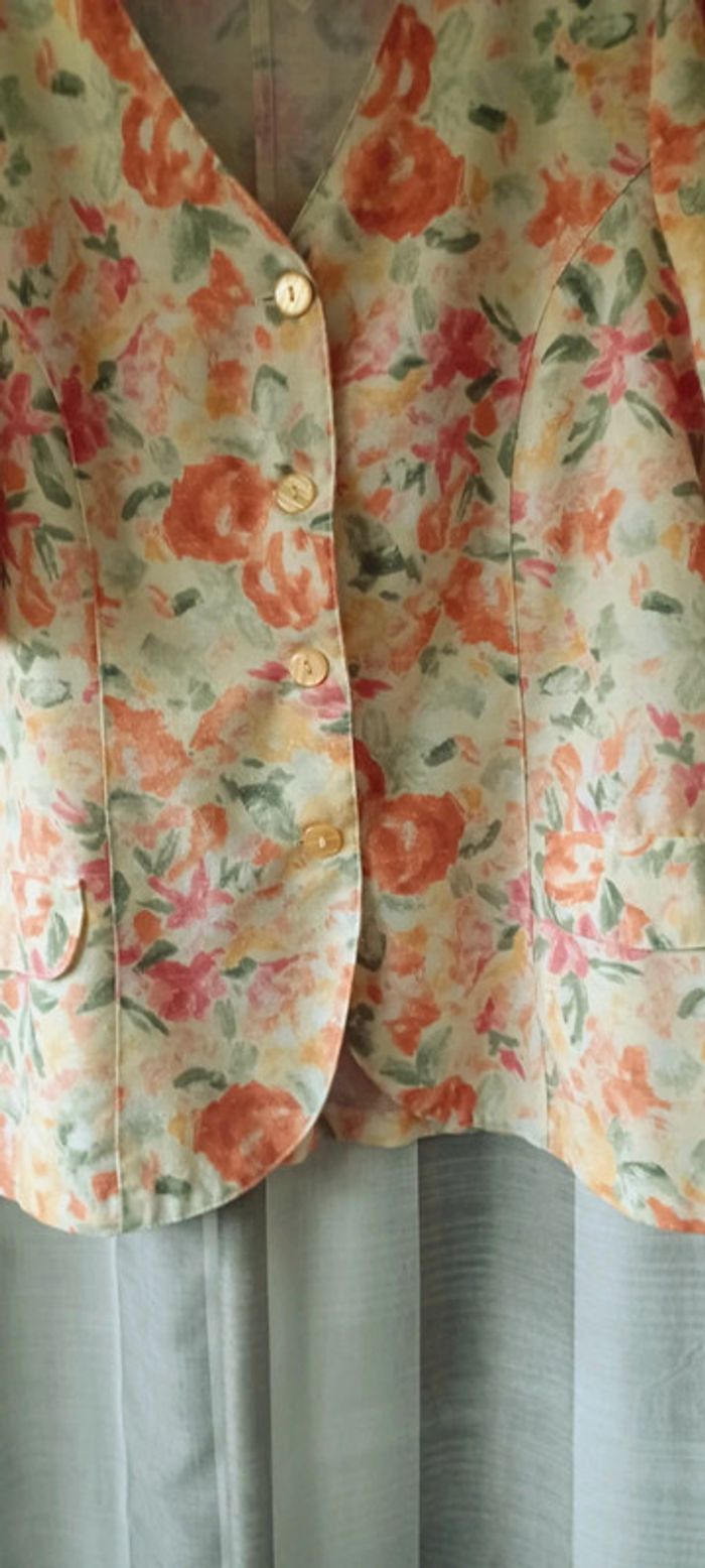 Veste femme manches courtes fleurie, avec épaulettes, taille 46-48, - photo numéro 7