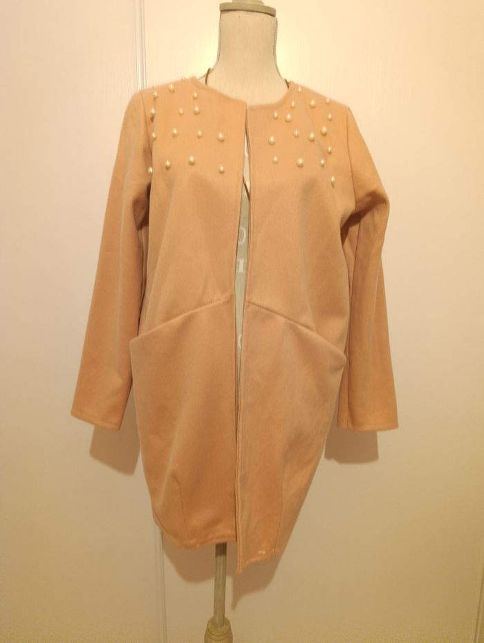 Manteau léger rose poudré décoré de perles – Taille M