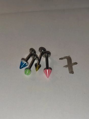Lot de 4 piercings labret acier chirurgical et acrylique