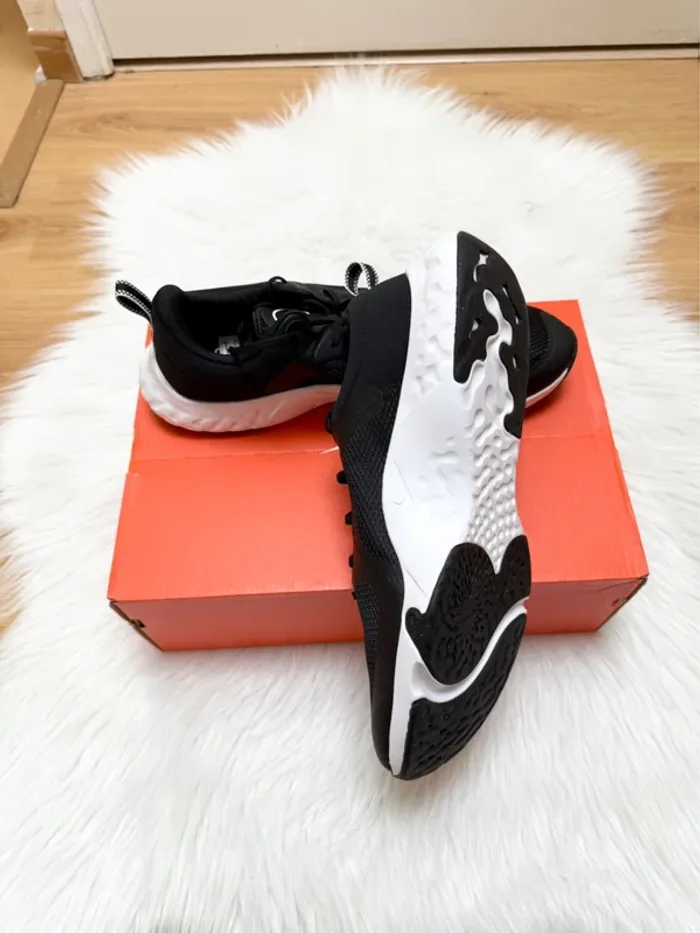 Nike Renew In-Season TR 11 – Taille 43 – noir/blanc – Neuf avec étiquette - photo numéro 9