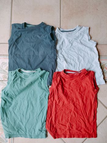 Lot de 4 débardeurs taille 6 ans marque Jacadi