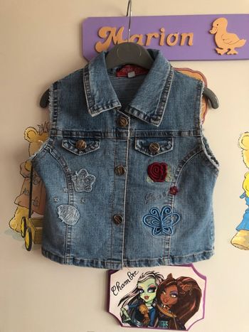Ensemble en jean à motifs, taille 2 ans.