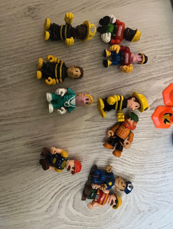 Véhicules avec figurines - photo numéro 2