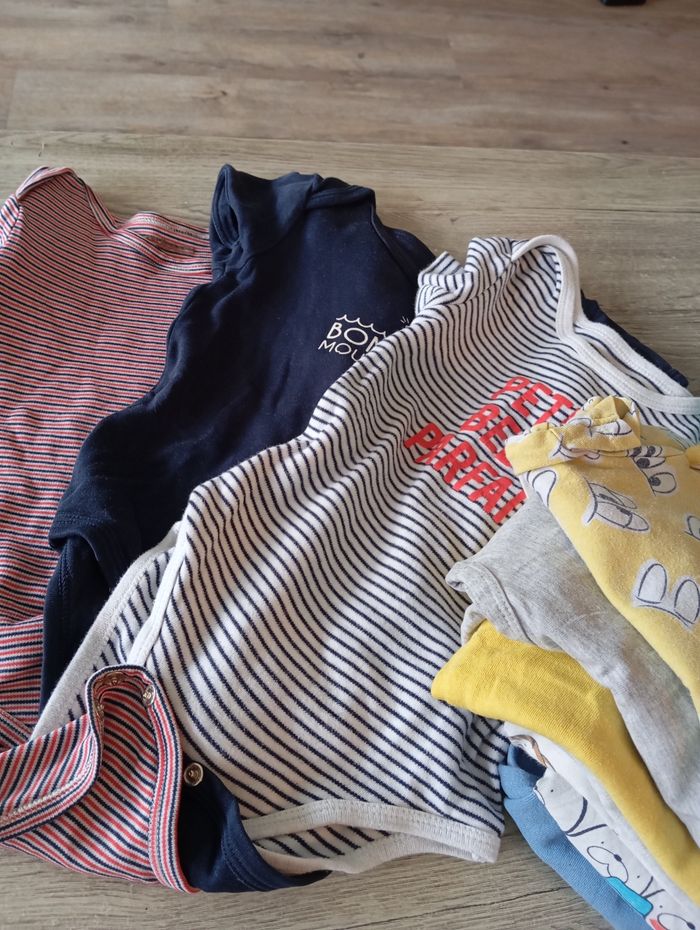 Gros lot vêtements bébé. - photo numéro 4