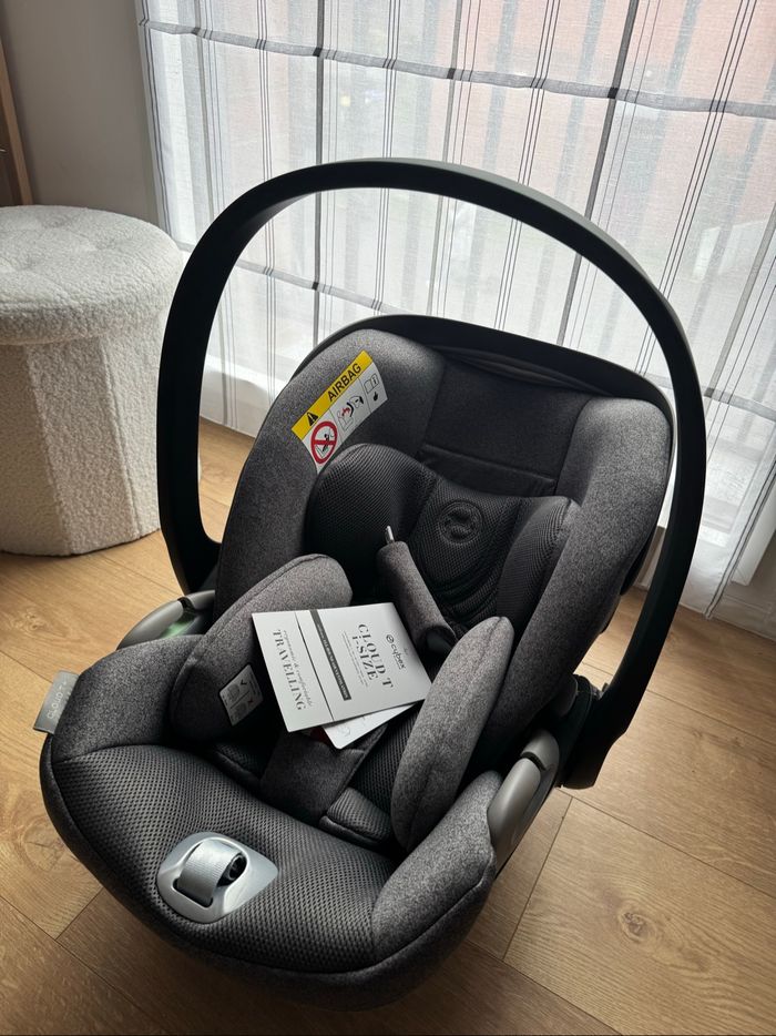Cosy cybex cloud T neuf et siège réhausseur neuf