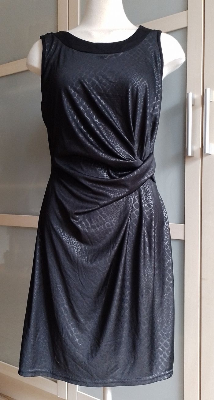 petite robe noire drapée Taille M