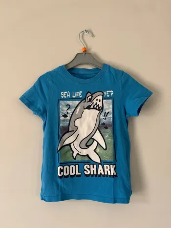 👕 T-shirt requin - garçon - la halle 4 ans -104 cm- 100% coton - bon état