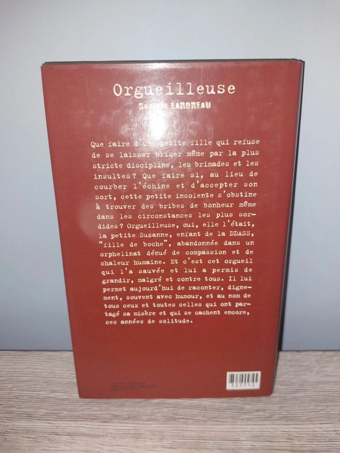 Livre orgueilleuse - photo numéro 2