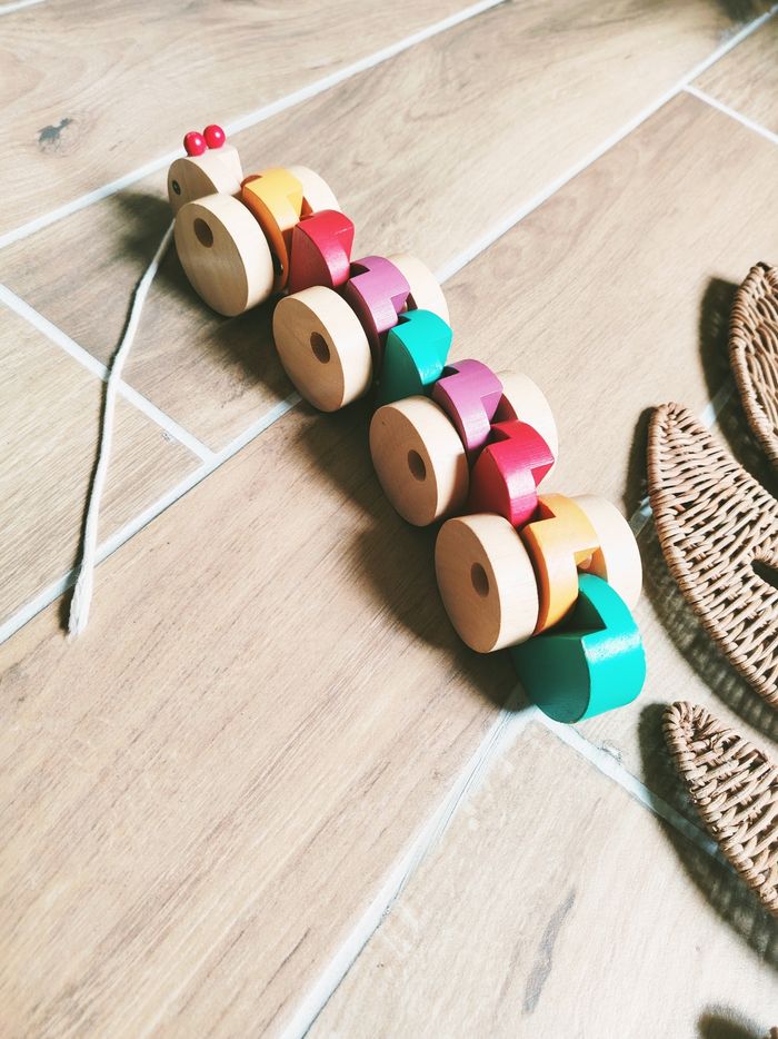 🐛Chenille multicolores à promener en bois marque Okoia - photo numéro 2