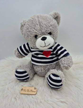 Doudou peluche ours gris t shirt bleu marine noir rayé blanc coeur rouge Françoise Saget