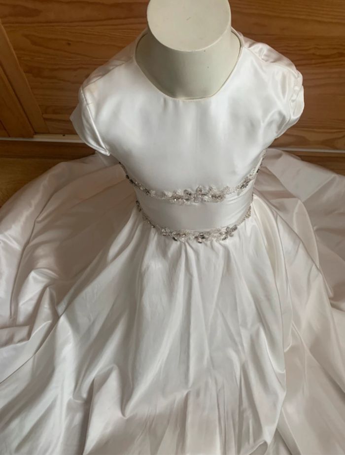 Robe de cérémonie fille 6 ans sur mesure (traîne & strass) housse incluse - photo numéro 4
