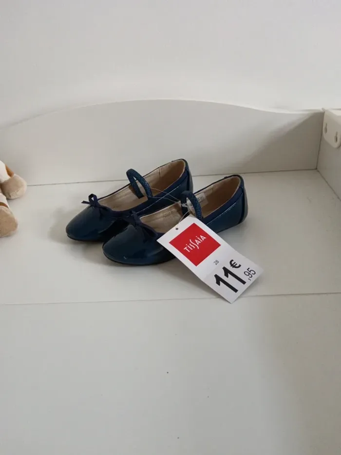 Ballerines vernies bleu marine Tissaia Taille 28