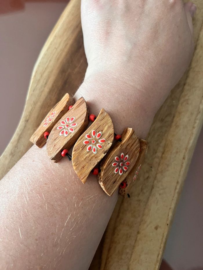 Gros bracelet en perle de bois - photo numéro 2