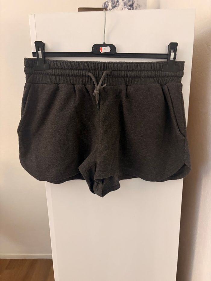 short gris - photo numéro 2