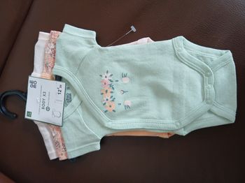 lot de trois bodies manches courtes en coton fille 0 mois 