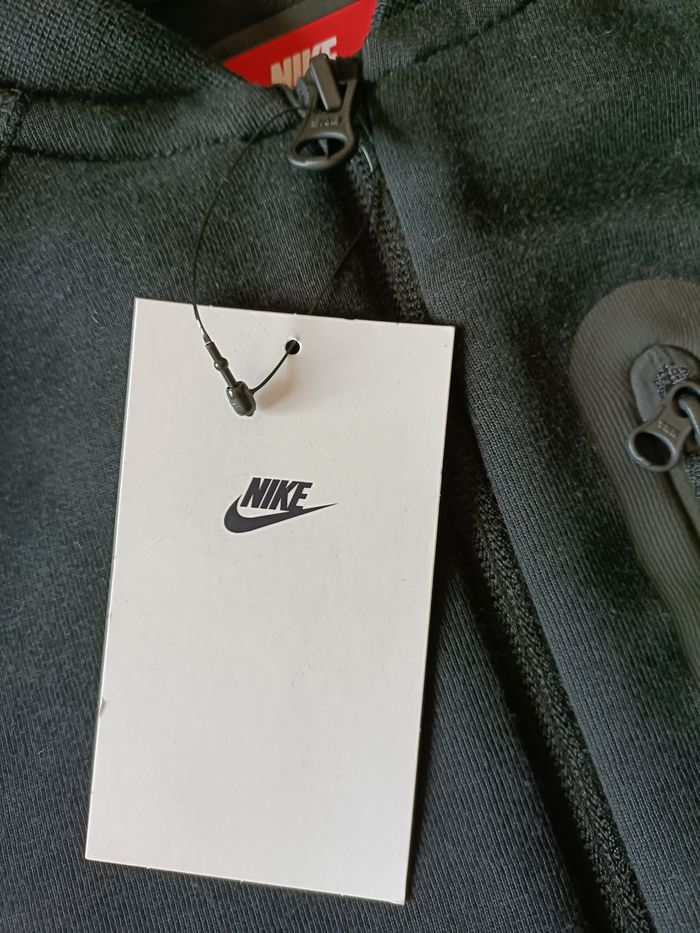 Gilet Nike enfant taille 8-10 ans - photo numéro 2