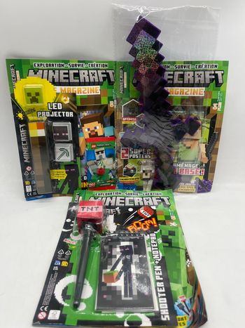 Lot de 3 magazines Livres d'activités Minecraft avec sa lampe et son épée  et son kit papeterie neuf 