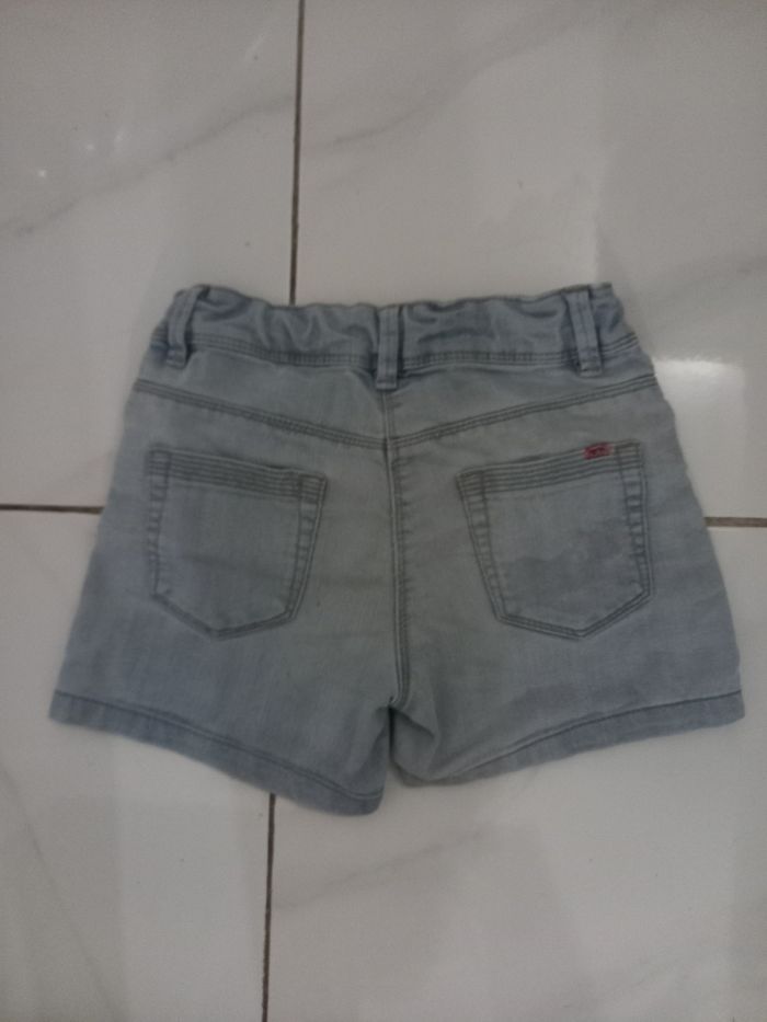 Short jean fille taille 10 ans marque kiabi tres bonne etat - photo numéro 8