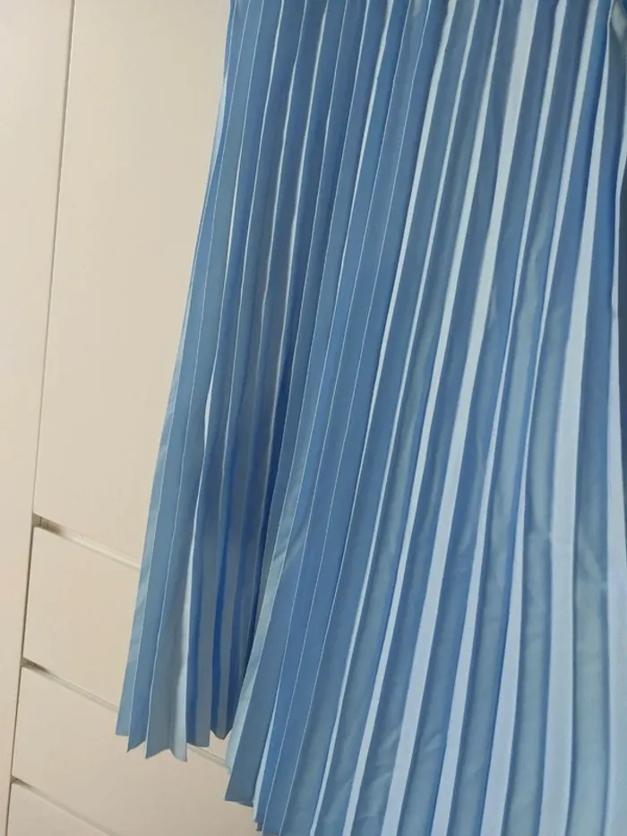 Jolie robe bas plissé taille élastique décolleté crochet - photo numéro 5
