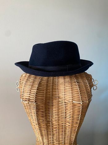 Chapeau femme en laine bleu marine