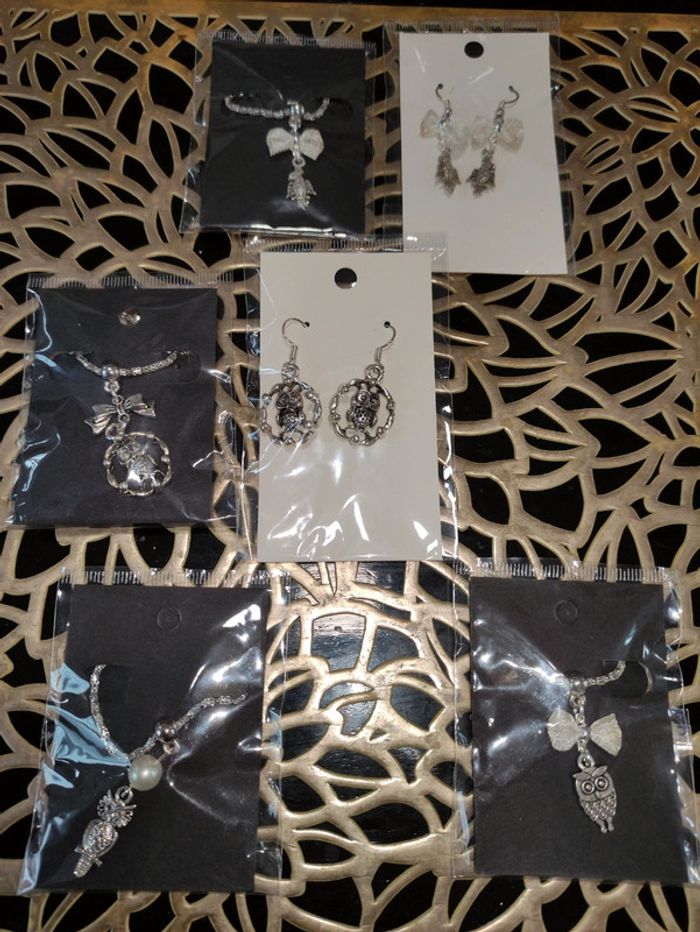 Lot de bijoux, chouette, hibou, perroquet. Neufs