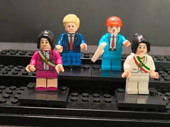 figurine type Lego Donald Trump et Claudia Sheinbaum