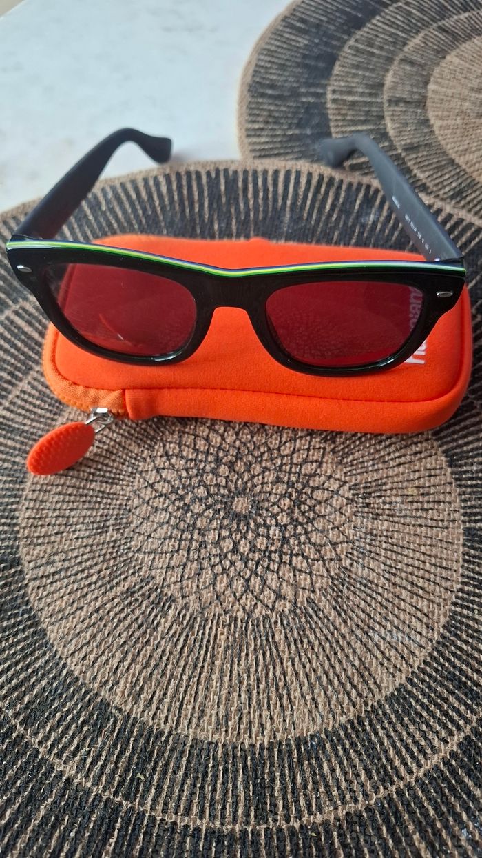 Lunette de soleil - photo numéro 3