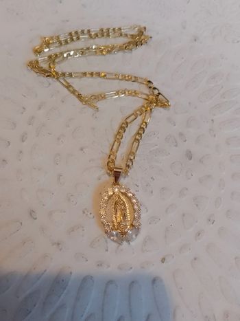 Collier pendentif sainte Vierge Marie