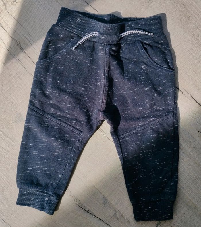 Lot 3 pantalons jogging 12 mois - photo numéro 4