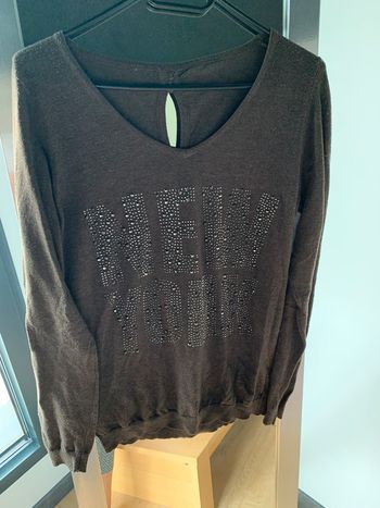 Pull New York ouvert dans le dos