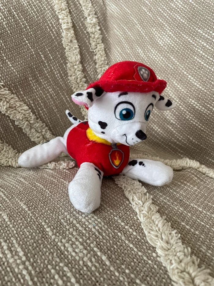 Peluche doudou 16cm pat patrouille chien dalmatiens pompier Marshall rouge et blanc très bon état - photo numéro 2