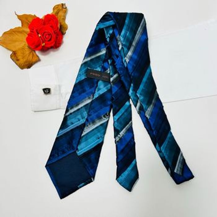 Cravate à rayure plissée - bleu marine noir satinée - 10 cm - très bon état - photo numéro 6